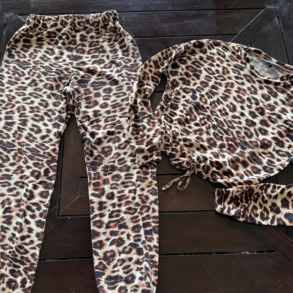 Love University Leopard Print Lounge Set Cropped Bubble Top Elastic Band Ankle - Picture 3 of 11